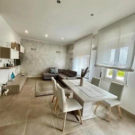 L'approdo Apartment *